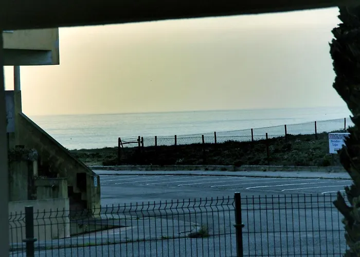 Casas Da Supertubos بيت للعطل *