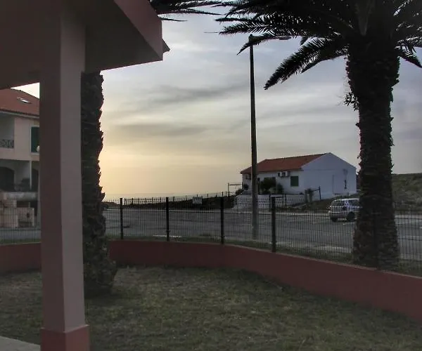 Casas Da Supertubos بيت للعطل